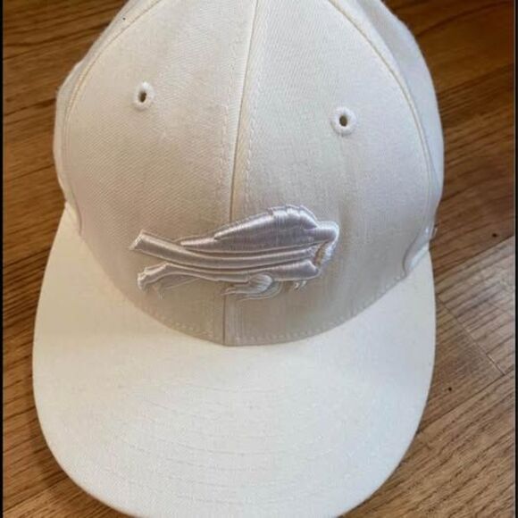Reebok white Buffalo Bills fitted cap size 7 3/8! GUC, some staining under brim - Picture 1 of 6
